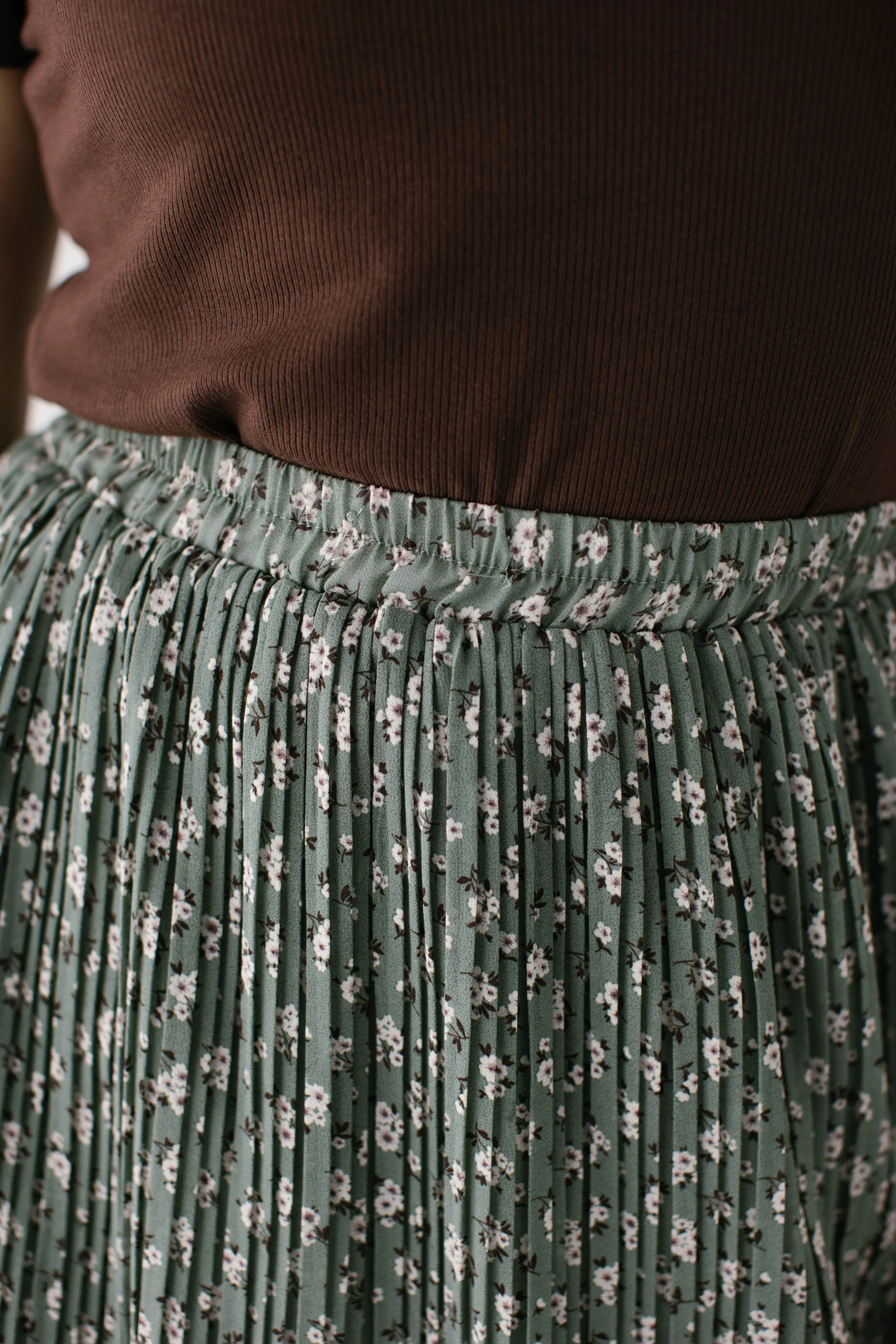'Sariah' Ditsy Floral Pleated Midi Skirt in Sage FINAL SALE